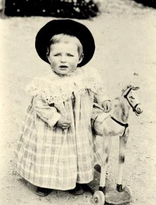 Etienne, mai 1905, 14 mois