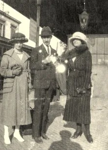 Suzanne, René, Andrée, Gare de Vitry, 1920
