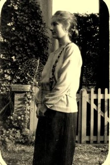 Suzanne vers 1923