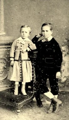 Georges et Henri Maillet, enfants, vers 1875