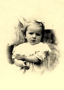 Louise (ou Jeanne MAILLET ?), enfant