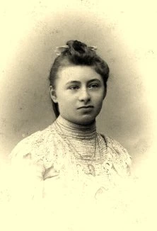 Madeleine CLIGNET-MONIMART, fille de Charles et Lucie Clignet