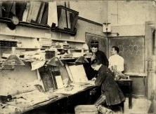 G. Maillet assis dans sa turne (salle de travail) à l'Ecole Polytechnique, en 1886