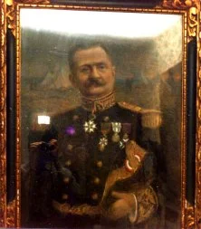 Portrait du général, probablement peint à Versailles vers 1908. Se trouvait chez Paulette Fazembat à Toulouse