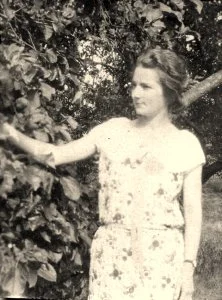 Suzanne vers 1923