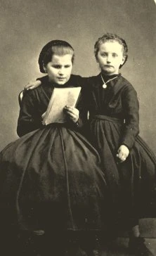 Virginie et Marie (enfants de Marcelin et Célina Michel