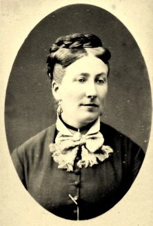 Mme Anne-Marie CAMUS-MICHEL, 2ème épouse de Marcelin Michel, mère de Léon Michel, notre voisin dans la ferme