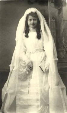 Germaine Villemain, vers 1912 (née en 1902), future épouse Clerc, qui est décédée dramatiquemnt avec son mari dans un accident d'auto en 1955, mère de Philippe Clerc de Braux St-Rémy