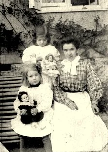 Suzanne, Vonnette et Jeanne, 1904