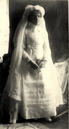 Yvonne Thirion, première communion 24 avril 1913