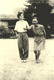 André et Etienne déguisé avec une robe de Tandrée , Valence 1945
