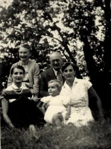 Claude, Grannie, Frédéric, Grand-Père, Fanny