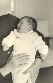 Odile était un bébé très calme, car avec sa maladie, il n'avait pas la force de crier. Quand il était stressé, il avait la peau légèrement bleutée, d'où le nom de "maladie bleue"