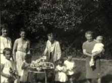 Dans le jardin de Dampierre, de g à d: