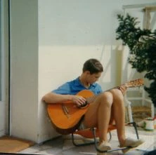 1972, Frédéric, ranger et sa guitare