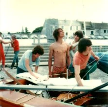 Frédéric au milieu